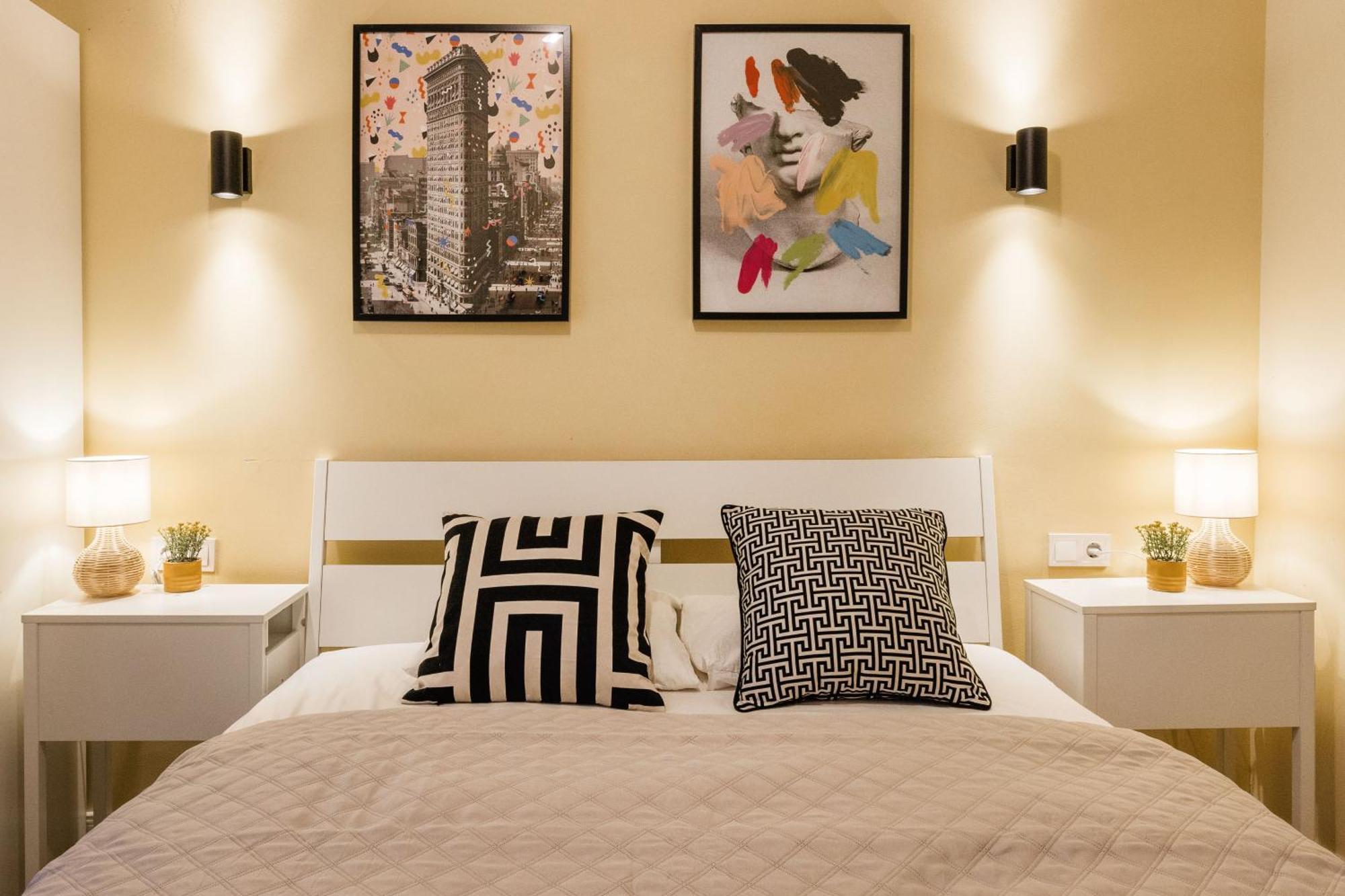 Experience City Nightlife From A Sleek Lavish Pad Daire Budapeşte Dış mekan fotoğraf