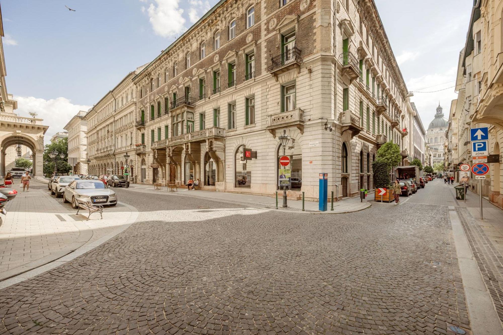 Experience City Nightlife From A Sleek Lavish Pad Daire Budapeşte Dış mekan fotoğraf